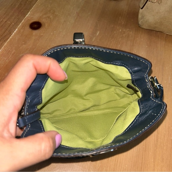 Elegant Navy Leather Handbag - Picture 3 of 3